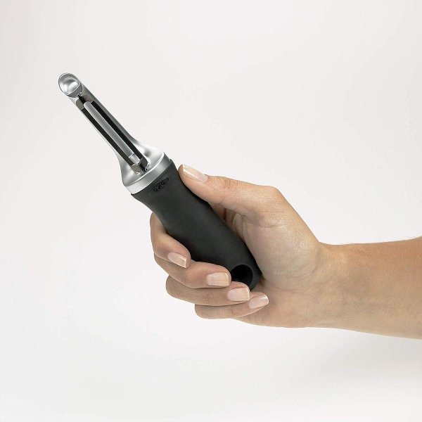 オクソー ピーラー OXO 1057966 皮むき器 たて型 種取り 芽取り プロスイベル 調理器具