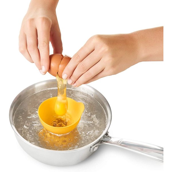 オクソー グッドグリップ シリコン エッグポーチャー 2個 OXO イエロー ポーチドエッグ作り器