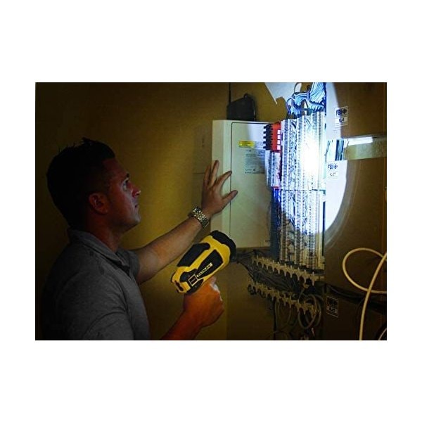 スタンレー ファットマックス 充電式 2200ルーメン LEDフラッシュライト STANLEY