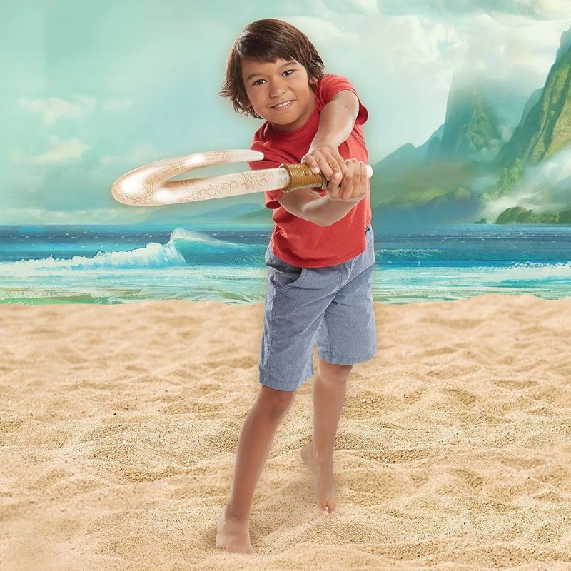 モアナと伝説の海 マウイの魔法の釣り針【迫力のあるサイズ】 ライト&サウンド付き Moana Maui's Magical Fish Hook