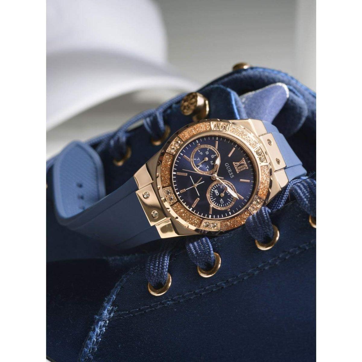 GUESS Women's Stainless Steel + Stain Resistant Silicone Watch with Day + Date Functions ステンレススチール