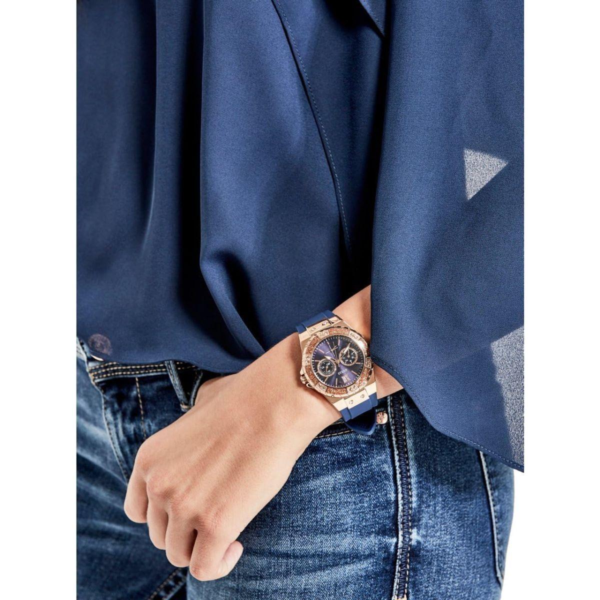 GUESS Women's Stainless Steel + Stain Resistant Silicone Watch with Day + Date Functions ステンレススチール