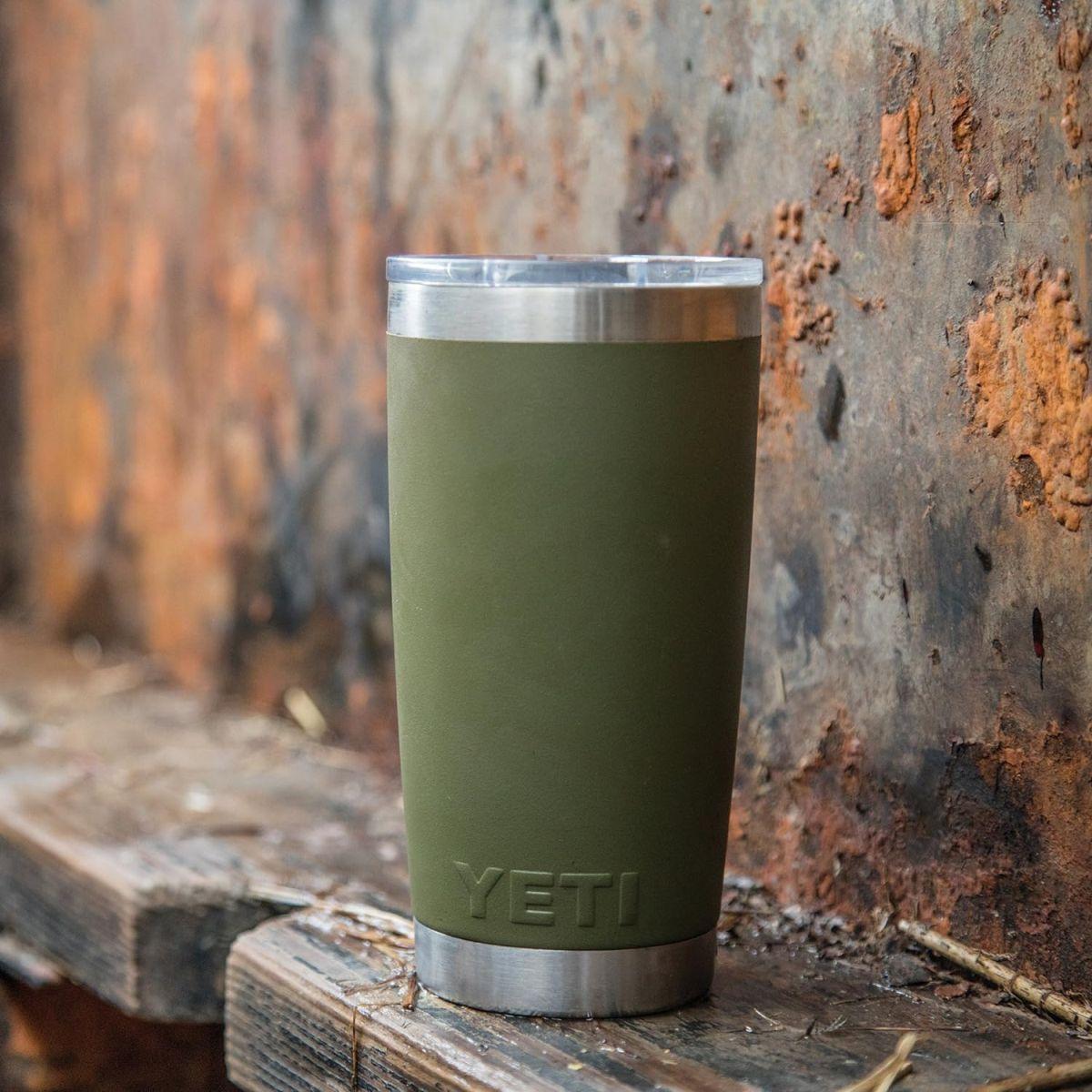 YETI Rambler 20 oz Stainless Steel Vacuum Insulated Tumbler with Lid, Olive 141[並行輸入]