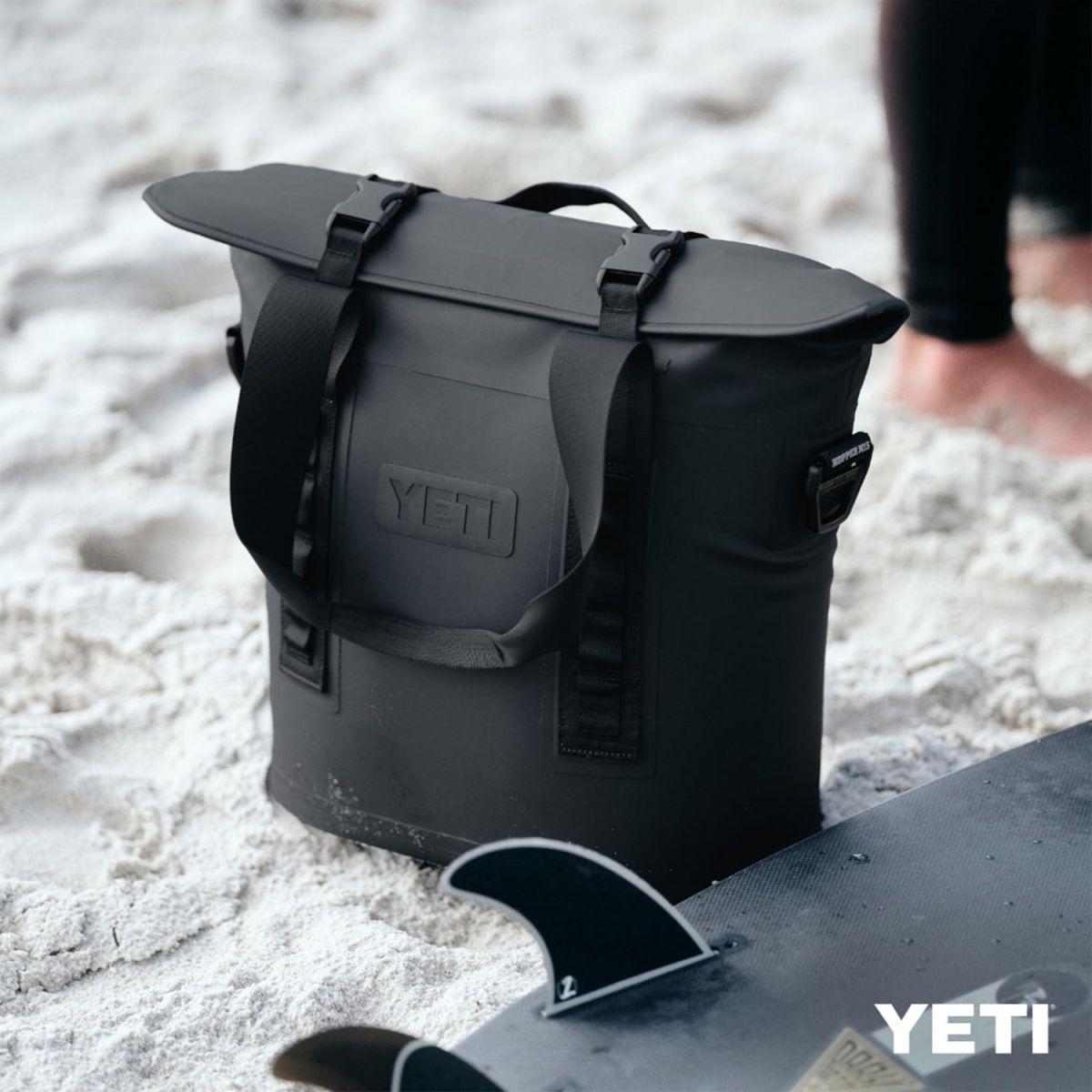 YETI (イエティ) Hopper M15 ポータブルソフトクーラー MagShieldアクセス付き ブラック