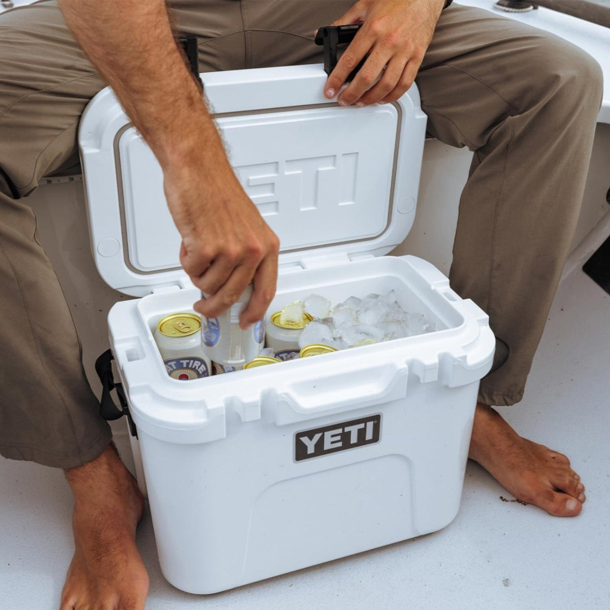 YETI Roadie 15 ハードクーラー Firefly Yellow 肩掛けストラップ付き イエティ クーラーボックス ローディー コンパクトサイズ