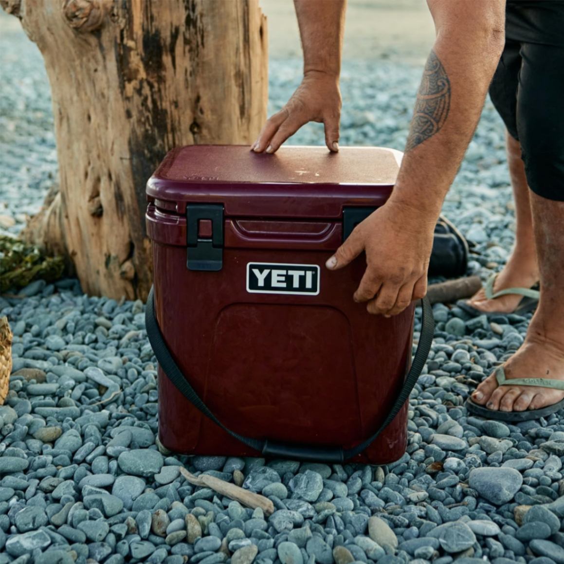 YETI Roadie 24 Cooler イエティ ローディー24 クーラーボックス 少人数キャンプ Wild Vine Red ワイルド・ヴァイン・レッド